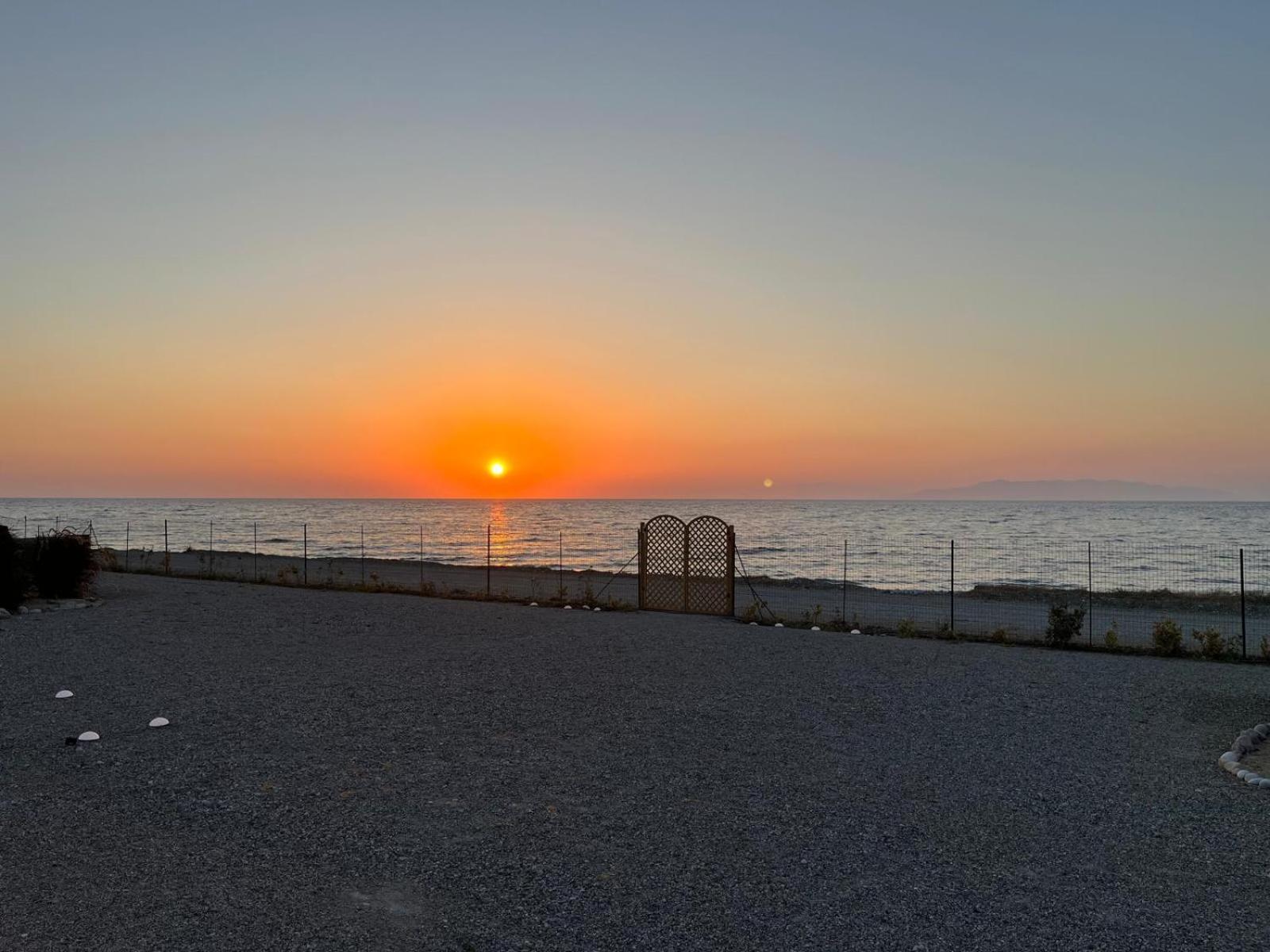 Soroni Lambou Beach Sunset מראה חיצוני תמונה